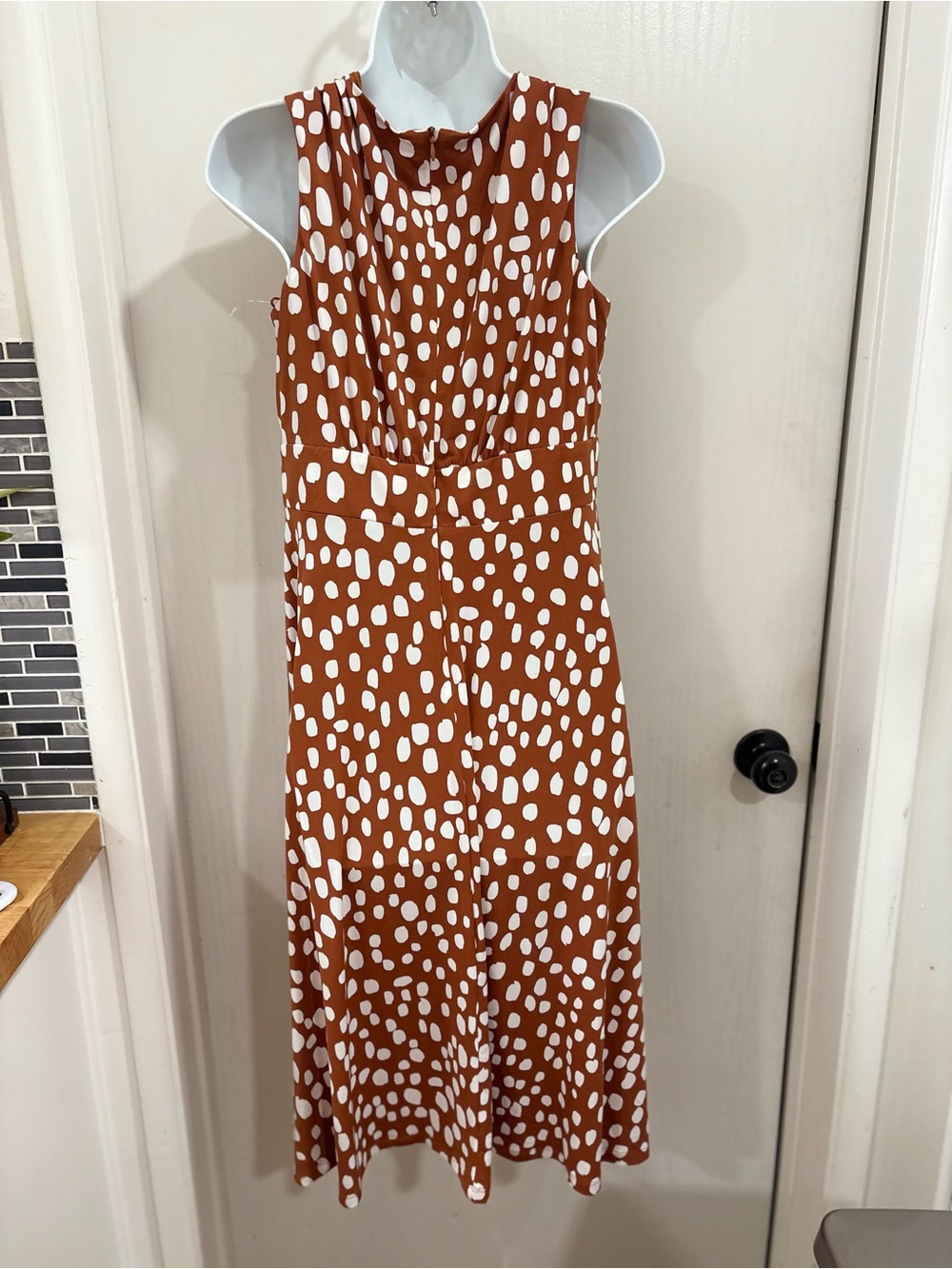 London Times Rust Brown & White Sleeveless Spot Midi Dress - Picture 3 of 4